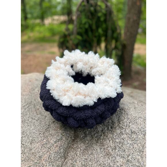 Handcrafted Cat or Small Dog bed - Picture 1 of 6